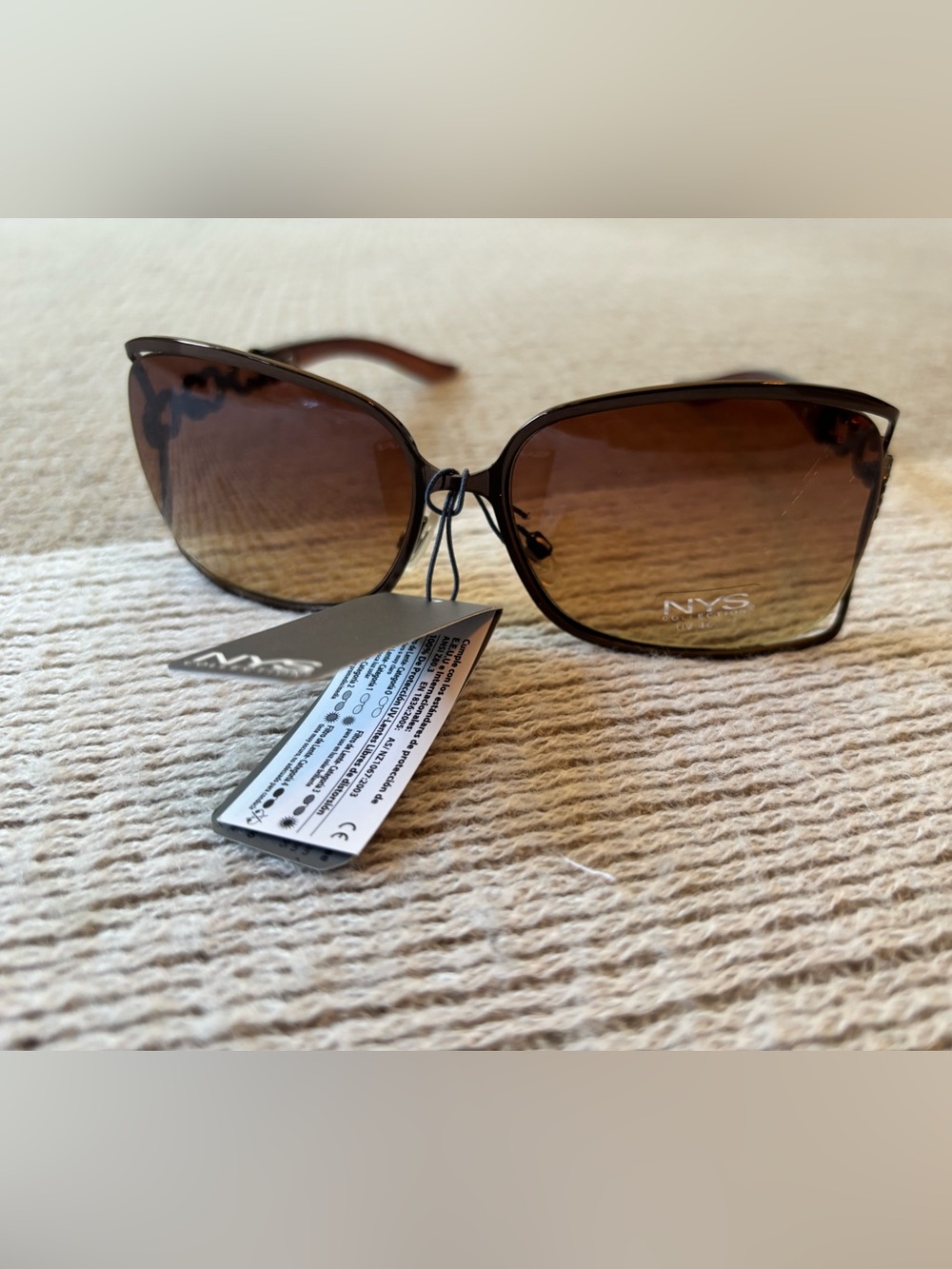 Brown Gradient Women's Sunglasses Side Chain Detail
